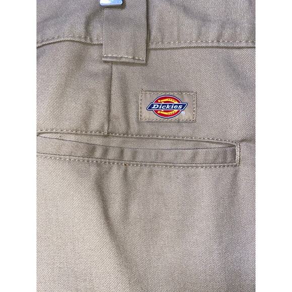 Dickies Tan cargo shorts 5 pockets Size 44 mens - Picture 3 of 6
